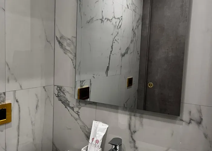 Gold House Apartment *